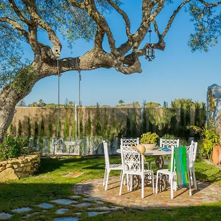 Casa Autosustentable Con Piscina, Huvagondili Zahora