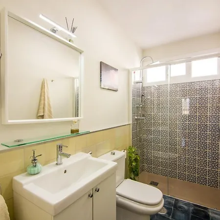 Casa Autosustentable Con Piscina, Huvagondili * Zahora